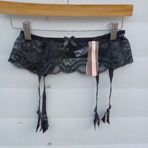 Simone Perele garter belt NWT